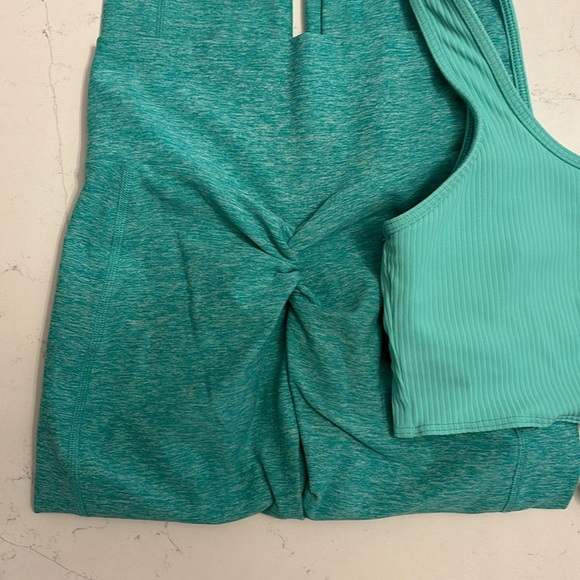 Turquoise Blue Tie Top & Scrunch Butt Leggings size small - Picture 6 of 9